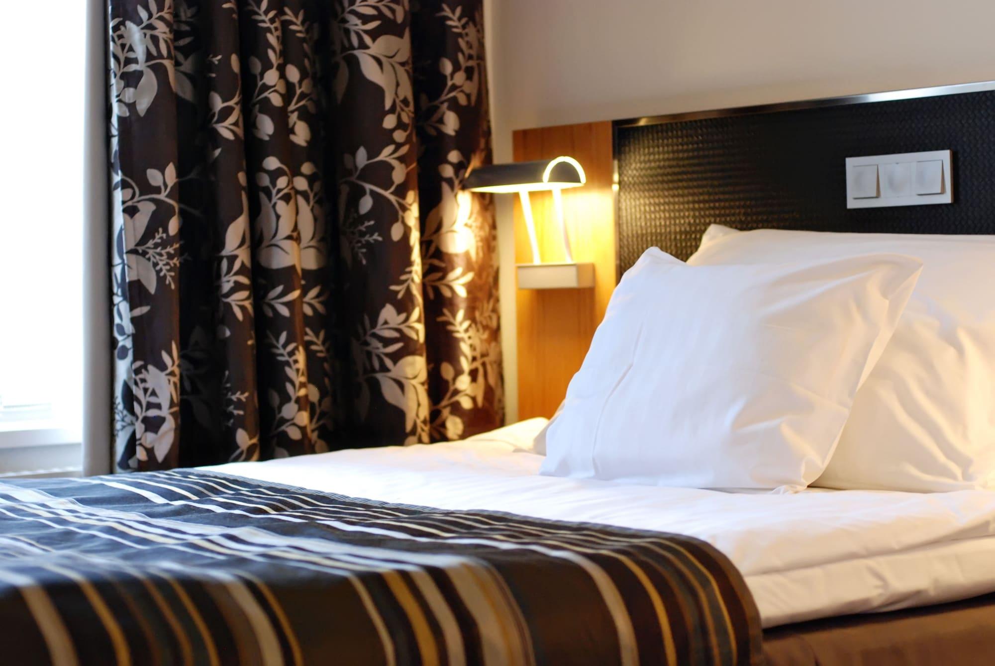 Home Hotel Bilan Карлстад Екстериор снимка
