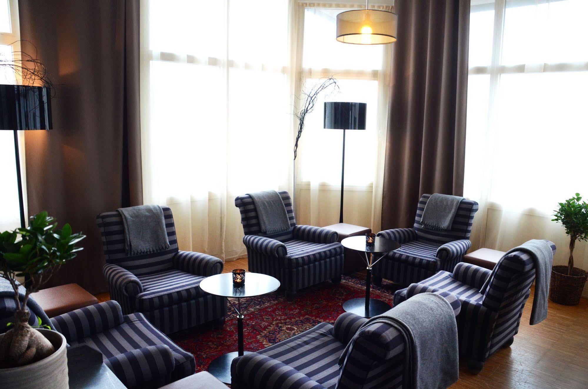 Home Hotel Bilan Карлстад Екстериор снимка