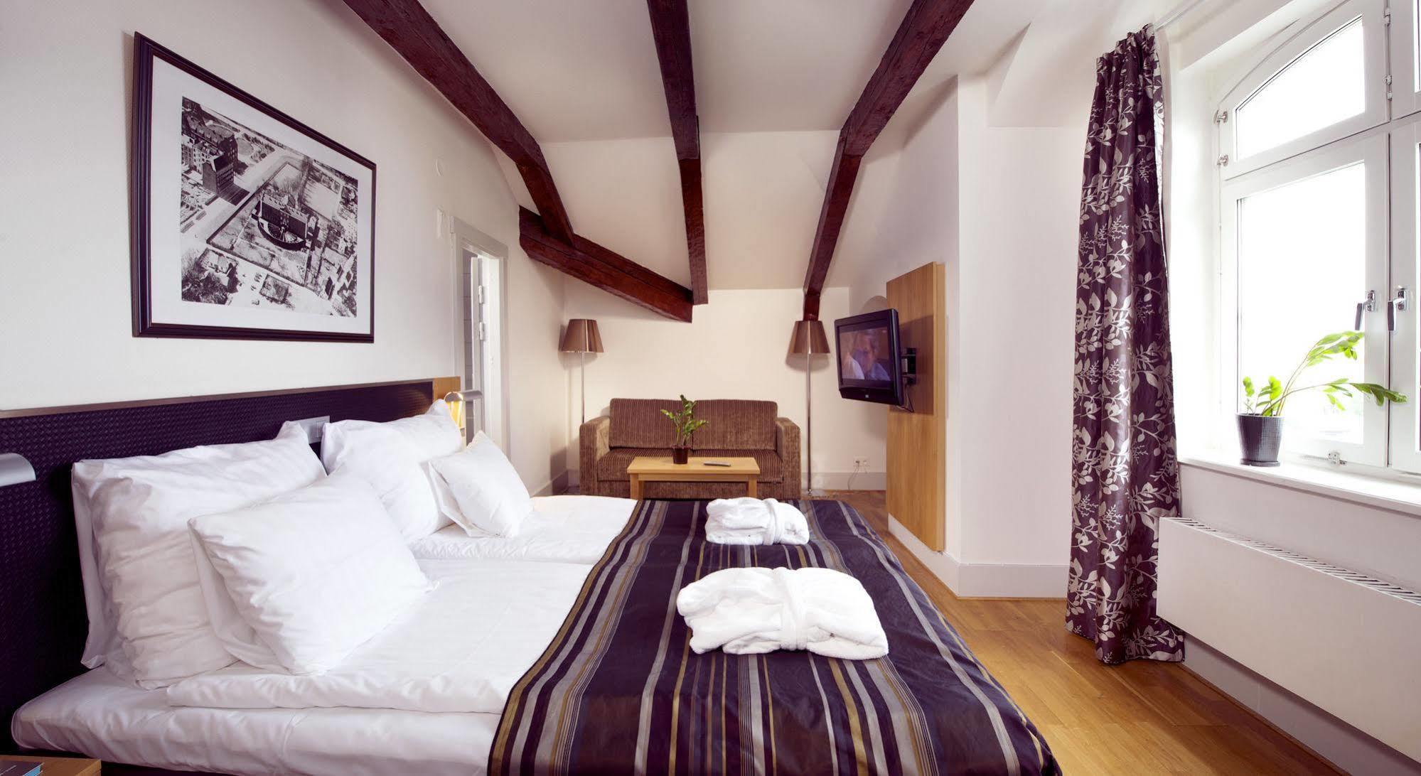 Home Hotel Bilan Карлстад Екстериор снимка